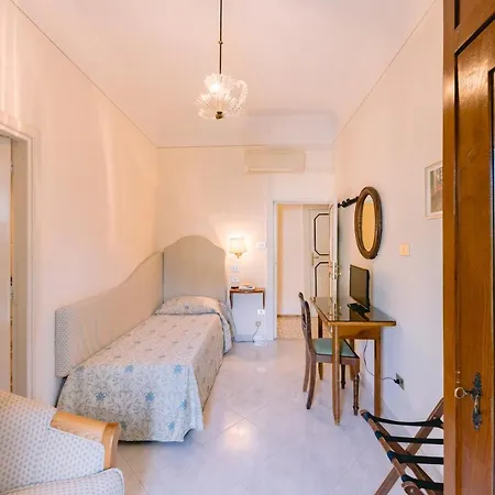 托罗酒店 拉维罗