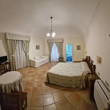 托罗酒店 拉维罗